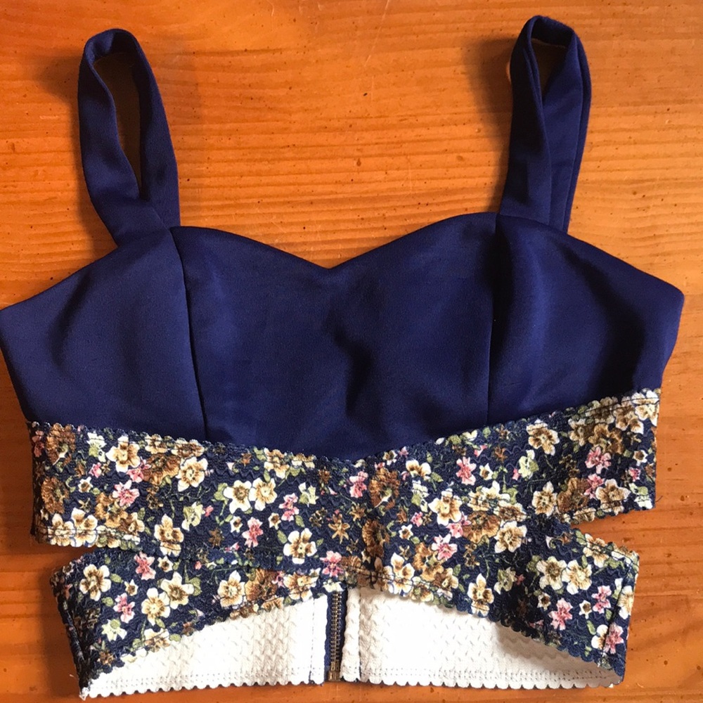 🤩Free with any purchase 🤩 Navy crop top